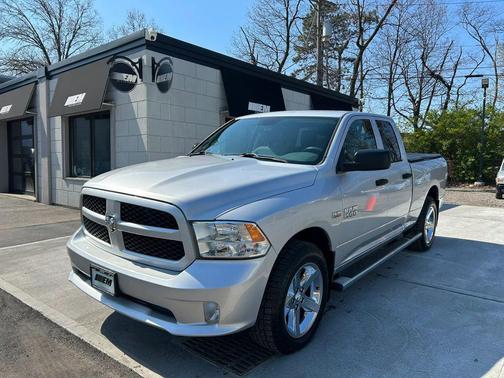 Bright Silver Metallic Clearcoat 2018 RAM 1500 Express