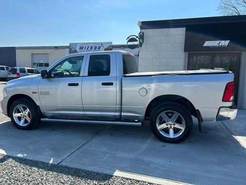 Bright Silver Metallic Clearcoat 2018 RAM 1500 Express