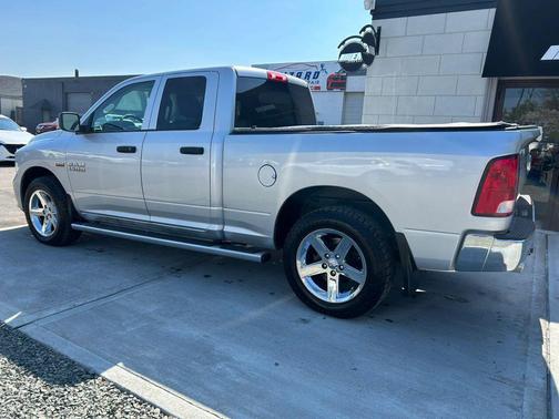 Bright Silver Metallic Clearcoat 2018 RAM 1500 Express