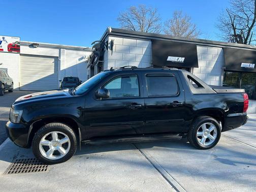 Black 2011 Chevrolet Avalanche 1500 LS