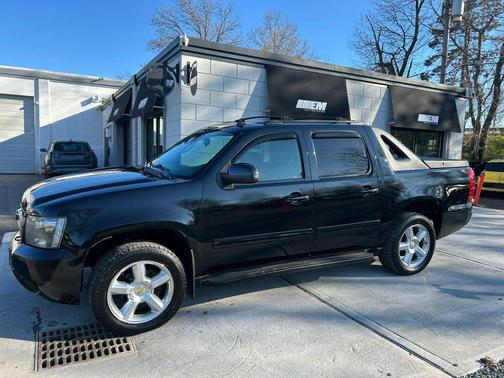 Black 2011 Chevrolet Avalanche 1500 LS