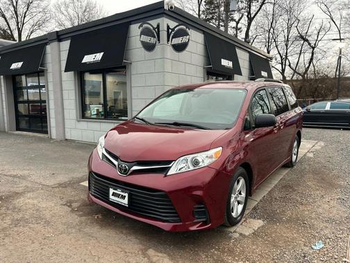2018 Toyota Sienna LE