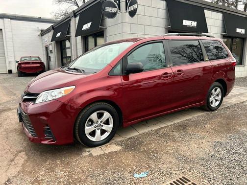 2018 Toyota Sienna LE