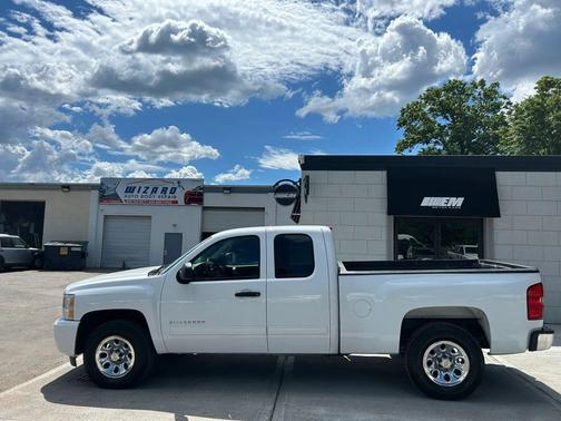 Summit White 2011 Chevrolet Silverado 1500 LT