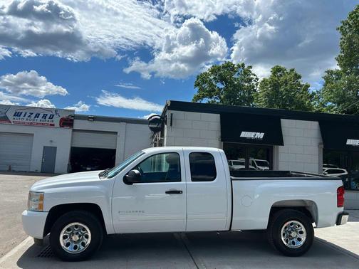 Summit White 2011 Chevrolet Silverado 1500 LT