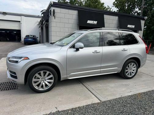 Bright Silver Metallic 2018 Volvo XC90 T5 Momentum