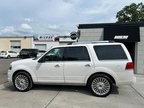 White Platinum Metallic Tri-Coat 2015 Lincoln Navigator L