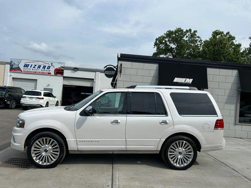 White Platinum Metallic Tri-Coat 2015 Lincoln Navigator L