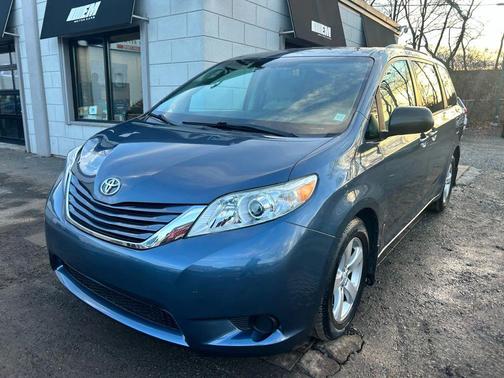 2017 Toyota Sienna LE