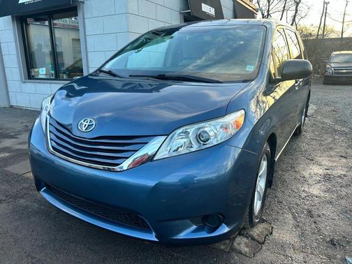2017 Toyota Sienna LE