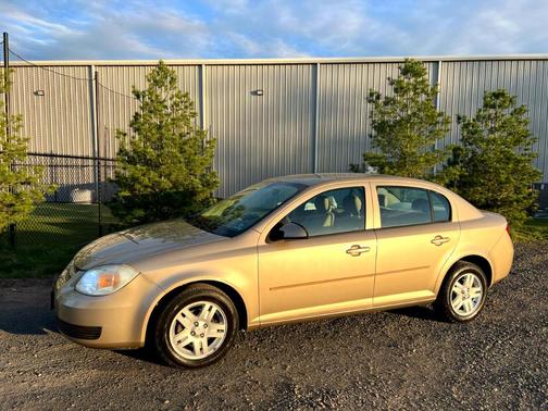 Photo 2 of 32 of 2005 Chevrolet Cobalt LS