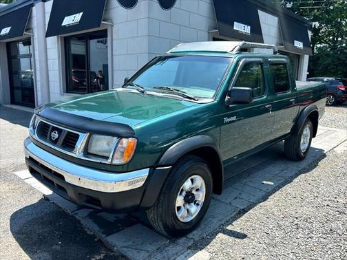 2000 Nissan Frontier XE Crew Cab