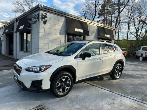 Crystal White Pearl 2019 Subaru Crosstrek 2.0i
