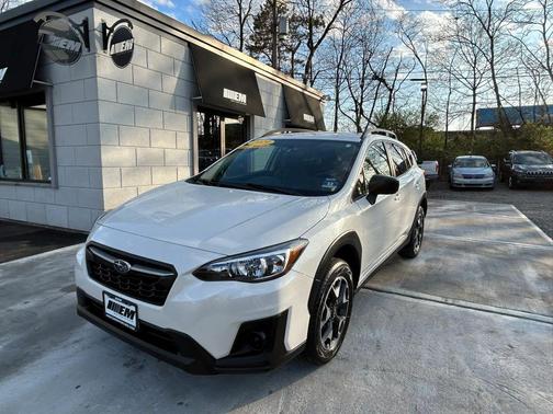 Crystal White Pearl 2019 Subaru Crosstrek 2.0i