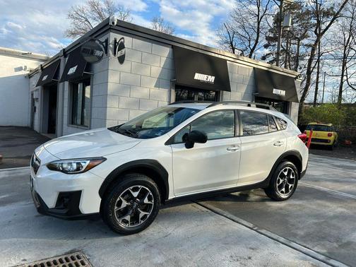 Crystal White Pearl 2019 Subaru Crosstrek 2.0i