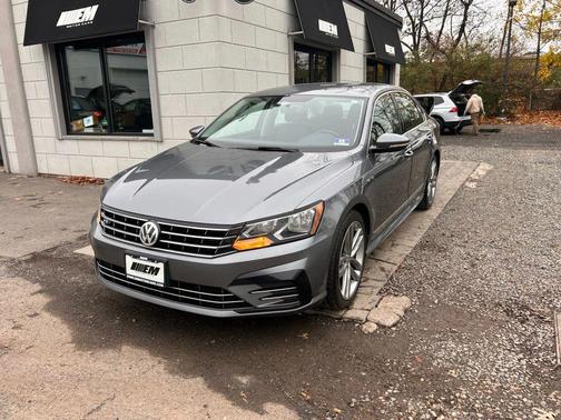2017 Volkswagen Passat 1.8T R-Line w/Comfort