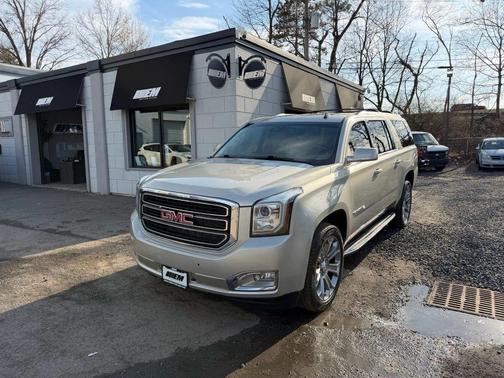 Champagne Silver Metallic 2015 GMC Yukon SLT