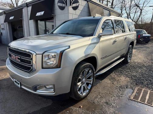 Champagne Silver Metallic 2015 GMC Yukon SLT