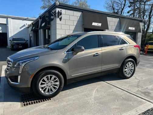 Gold 2019 Cadillac XT5 Base