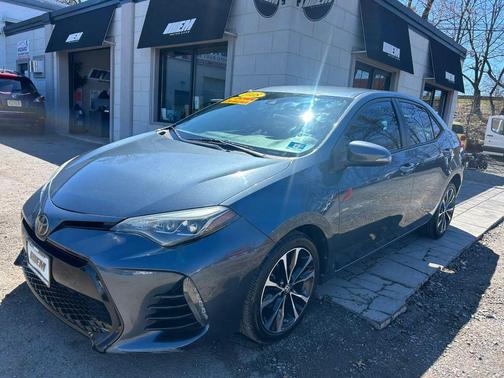Gray 2018 Toyota Corolla SE