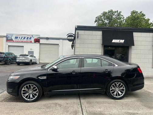 Black 2018 Ford Taurus Limited Sedan 4D