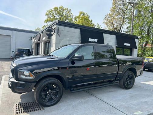 Diamond Black Crystal Pearlcoat 2022 RAM 1500 Classic Warlock Crew Cab 4x4 5'7' Box