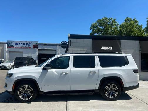 Bright White Clearcoat 2023 Jeep Wagoneer L Series II 4x4