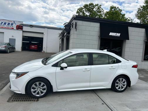 Ice Cap 2024 Toyota Corolla LE