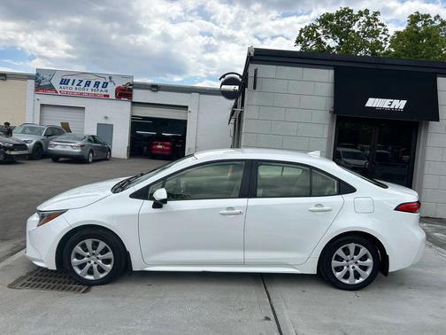 Ice Cap 2024 Toyota Corolla LE