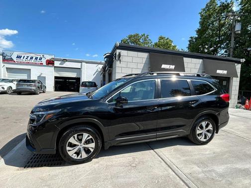 Crystal Black Silica 2023 Subaru Ascent Premium 7-Passenger