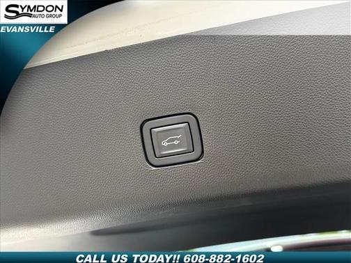 Summit White 2023 Chevrolet Traverse Premier