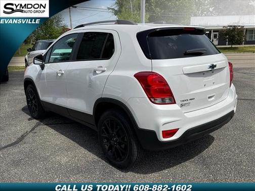 Iridescent Pearl Tricoat 2022 Chevrolet Trax LT