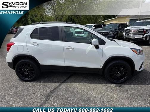 Iridescent Pearl Tricoat 2022 Chevrolet Trax LT