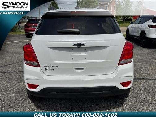 Iridescent Pearl Tricoat 2022 Chevrolet Trax LT