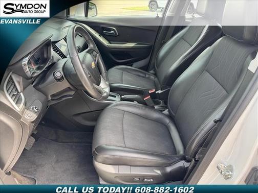 Iridescent Pearl Tricoat 2022 Chevrolet Trax LT
