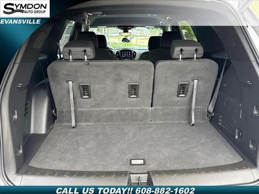 Summit White 2023 Chevrolet Traverse LT Cloth
