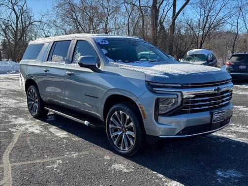 2025 Chevrolet Suburban LT