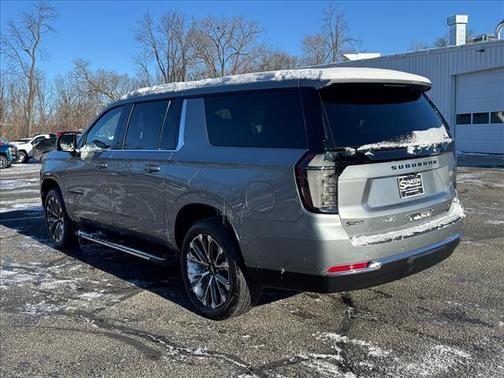 2025 Chevrolet Suburban LT