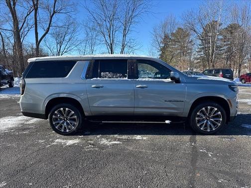2025 Chevrolet Suburban LT