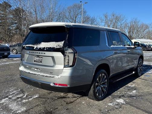 2025 Chevrolet Suburban LT