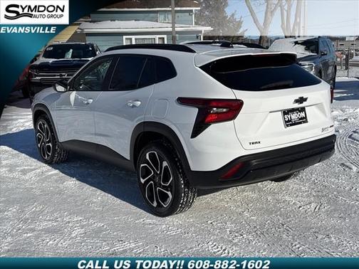 Summit White 2024 Chevrolet Trax FWD 2RS