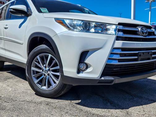 Blizzard Pearl 2019 Toyota Highlander XLE