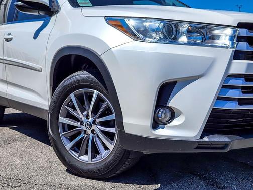 Blizzard Pearl 2019 Toyota Highlander XLE
