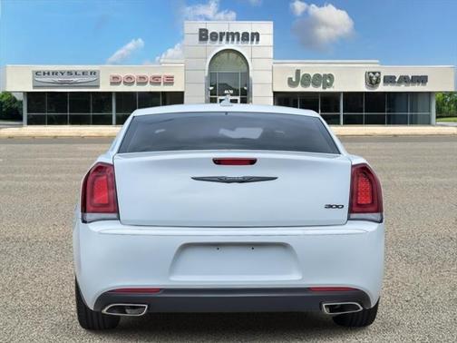2022 Chrysler 300 Touring