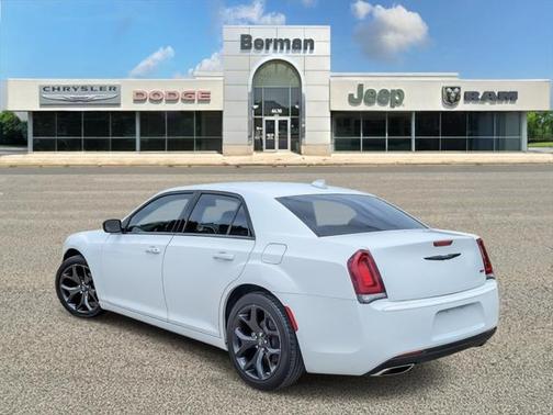 2022 Chrysler 300 Touring