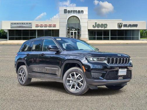 High Gloss Black 2027 Jeep Grand Cherokee Laredo