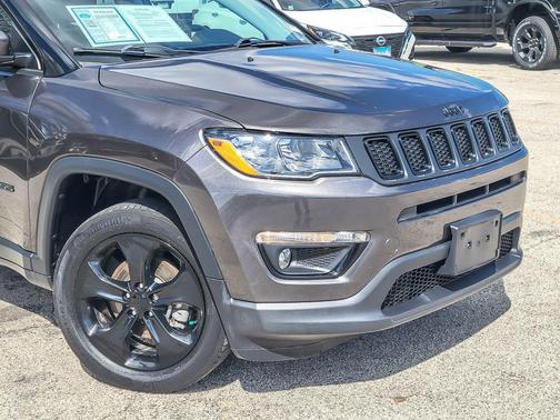 Granite Crystal Metallic Clearcoat 2019 Jeep Compass Latitude