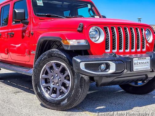Firecracker Red Clearcoat 2021 Jeep Gladiator Overland