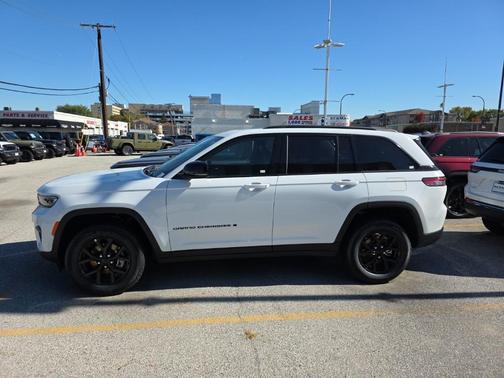 2025 Jeep Grand Cherokee Laredo