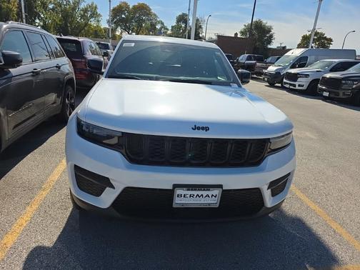 2025 Jeep Grand Cherokee Laredo